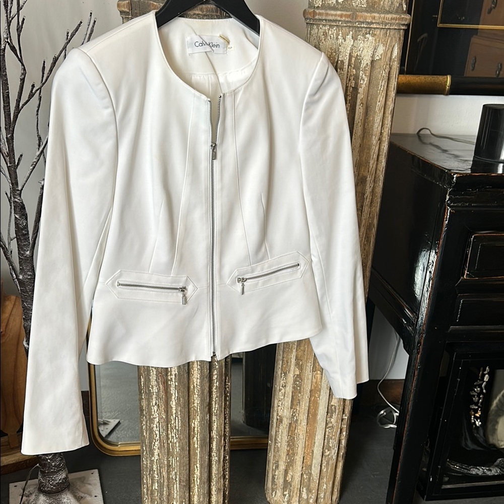 Calvin Klein White Blazer with Modern Minimalist Design - great condition